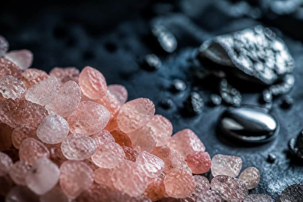 découvrez les risques pour la santé liés au sel rose de l'himalaya, notamment la présence éventuelle de métaux lourds et autres dangers cachés.